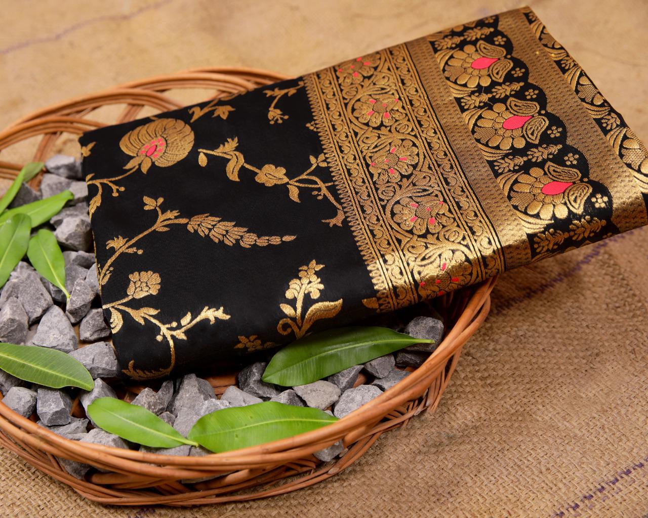 Delicate Black Banarasi Silk Saree With Spellbinding Blouse Piece